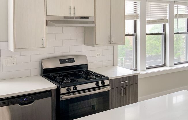 1 bed, 1 bath, 754 sqft, $2,375, Unit 2618-2R