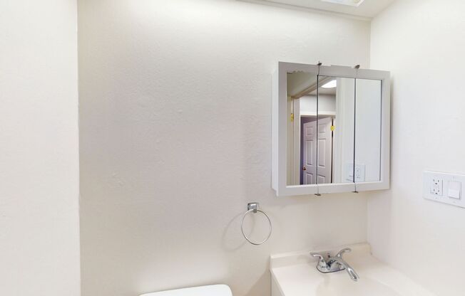 2 beds, 1 bath, 715 sqft, $2,450, Unit 619-1