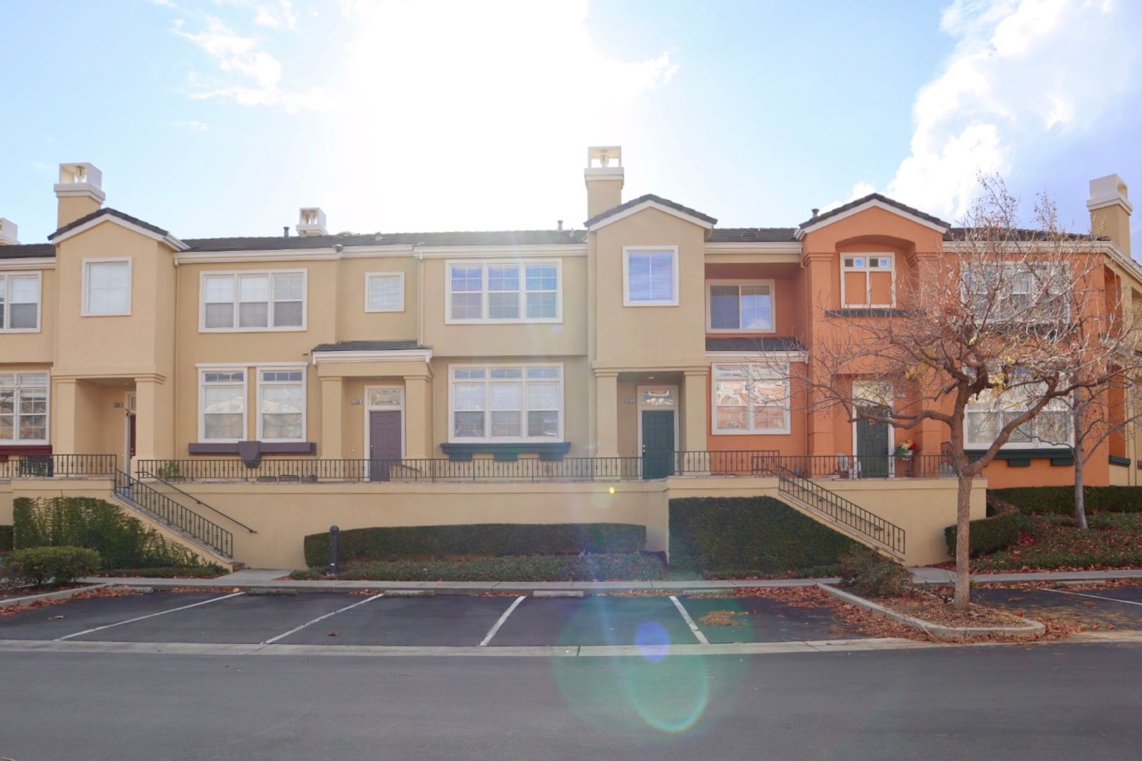 Beautifully Spacious 3-bedroom townhome in Fremont – Gated community!