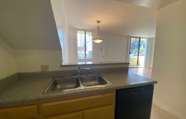 2 beds, 2 baths, $2,795, Unit Unit 102