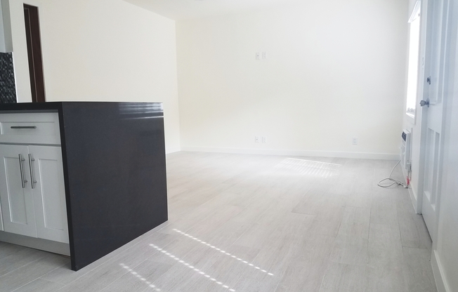 1 bed, 1 bath, 800 sqft, $2,850