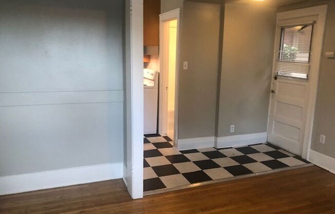 Studio, 1 bath, 300 sqft, $1,395, Unit B