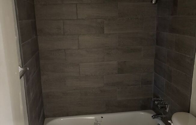 2 beds, 1 bath, $1,245, Unit 26