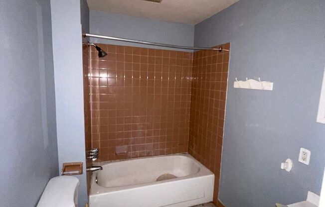 2 beds, 1 bath, $1,500, Unit 609 N. 11th St. C