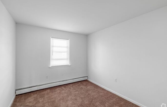 2 beds, 1 bath, 925 sqft, $1,419, Unit J01