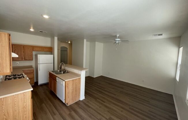 Adorable Open Floor  Plan Located in the SW!!!!