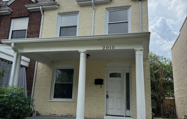 Charming 2-bedroom, 1 bathroom home in Byrd Park!