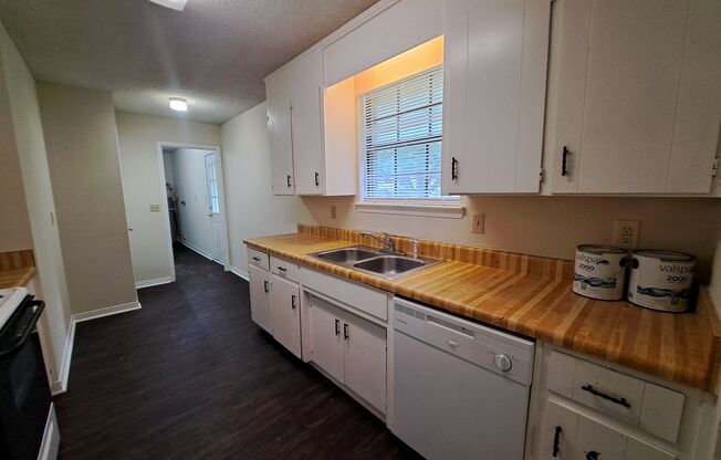 3 beds, 2 baths, $1,395