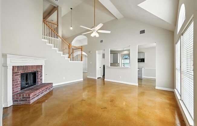 Spacious 5-Bedroom Home in Great Fort Worth Location