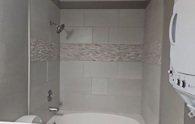2bed/1bath unit on S 95th
