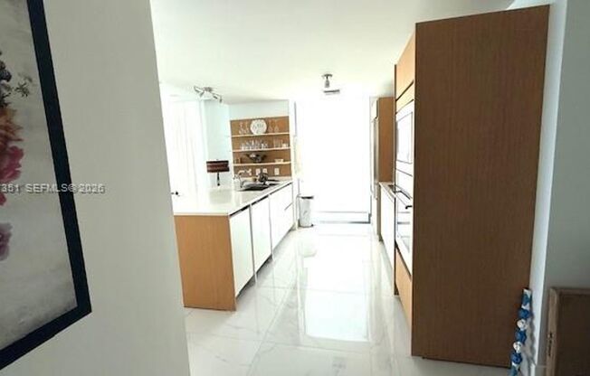 3 beds, 2 baths, 1,395 sqft, $7,250, Unit 460 NE 28th St # 2908