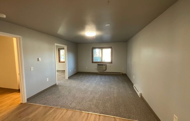 2 beds, 1 bath, 2 sqft, $1,195, Unit 1038 Fond du Lac Ave Unit 101