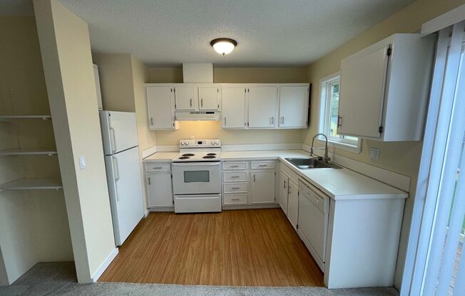 2 beds, 1 bath, $1,695, Unit 3