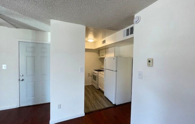 2 beds, 2 baths, 833 sqft, $2,500, Unit 5