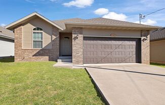 Fully Fenced 4 Bedroom Home in Springfield, Missouri