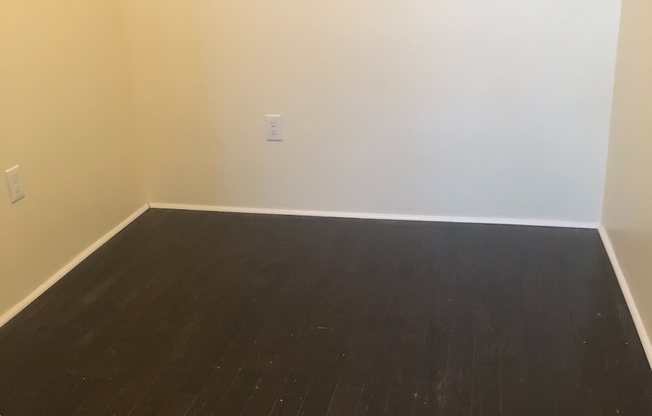 3 beds, 1 bath, $2,200