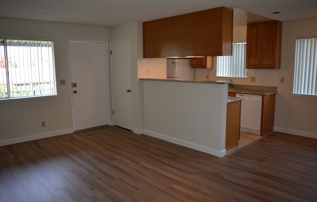 UPSTAIRS 2 BEDROOM UNIT IN A 4PLEX AT HAMILTON DOWNS