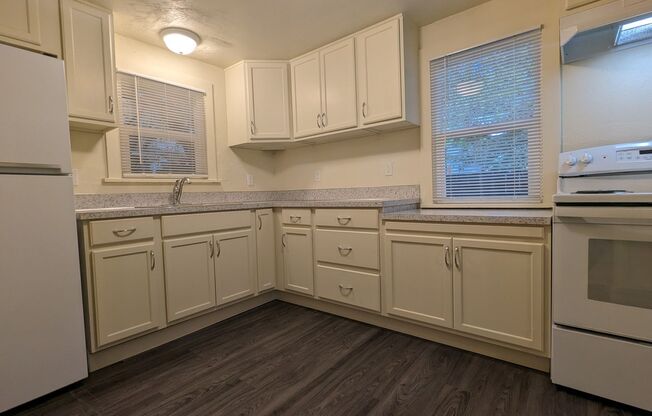 Studio, 1 bath, $995, Unit UNIT B