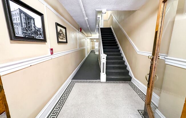 Studio, 1 bath, 380 sqft, $1,195, Unit 304