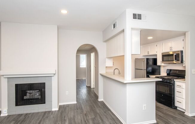 520 N. Hollywood Way