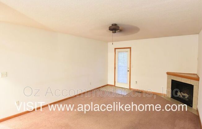 5202 HARDY CT