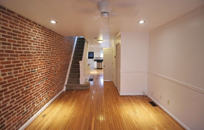 Gorgeous 2bd/1.5 ba Canton townhome. OSP, CAC, W/D and more! Available 7/15