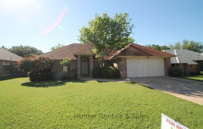 4 beds, 2 baths, $1,550