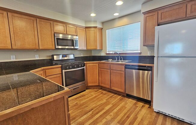 3BR/1+1BA Townhouse - Seattle