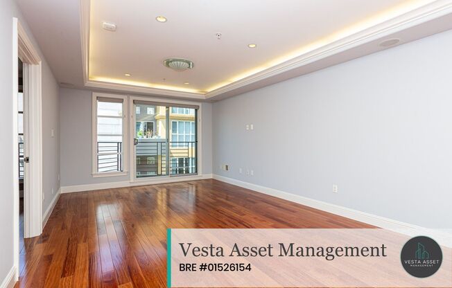 SPACIOUS TOP FLOOR 3 BED/2.5 BATH CONDO WITH WASHER & DRYER AND PARKING