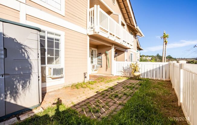 2BR 2BA Townhouse in Waipio with PARKING!