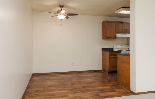 2 beds, 1 bath, 1,000 sqft, $1,425, Unit 840-303