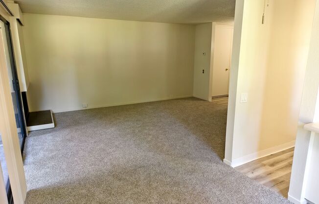 2 beds, 1 bath, 923 sqft, $1,855, Unit 140126