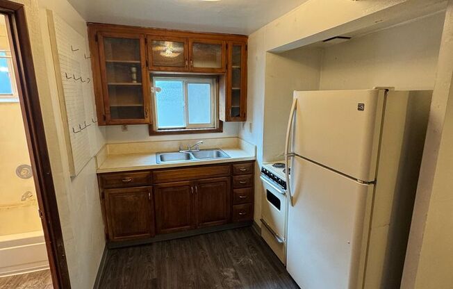 1 bed, 1 bath, 400 sqft, $850, Unit 21