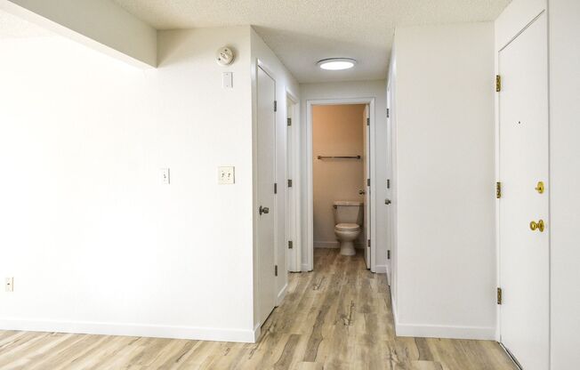 1 bed, 1 bath, 680 sqft, $1,250, Unit 35