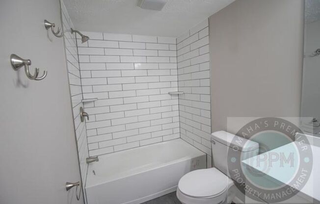 2 beds, 1 bath, 925 sqft, $955, Unit 822/102