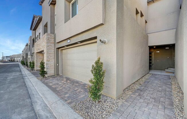 GORGEOUS UPGRADED TOWNHOME in West Summerlin!