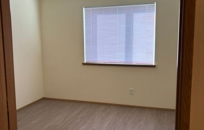 3 beds, 2 baths, 1,002 sqft, $1,800, Unit 63-305