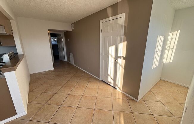 2 beds, 1 bath, 833 sqft, $1,195, Unit 1