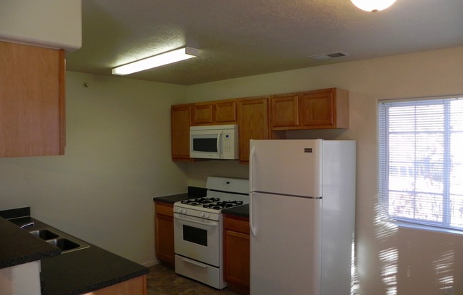 2 beds, 1 bath, 900 sqft, $995, Unit Unit 3