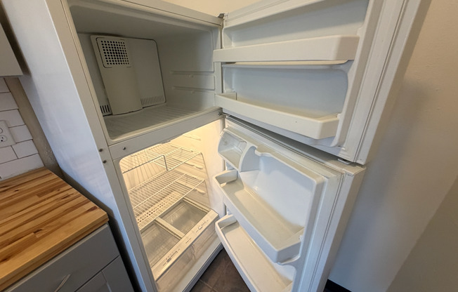 Studio, 1 bath, 450 sqft, $945, Unit 309