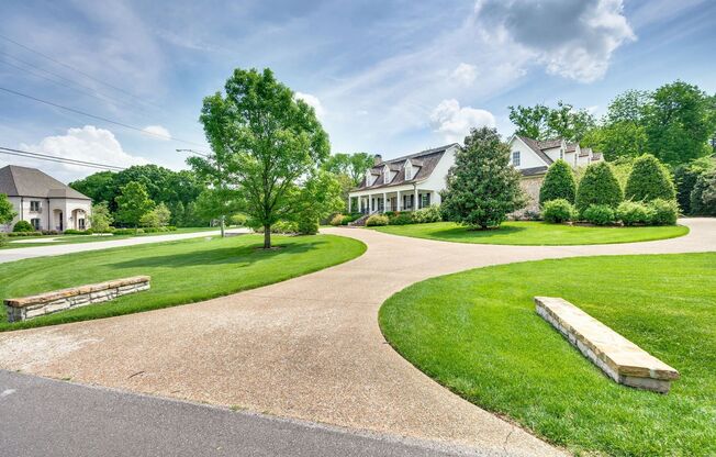 A timeless Cape Cod-style estate!