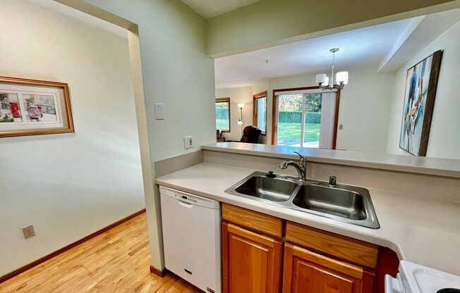 3 beds, 2 baths, $2,000, Unit UNIT A103