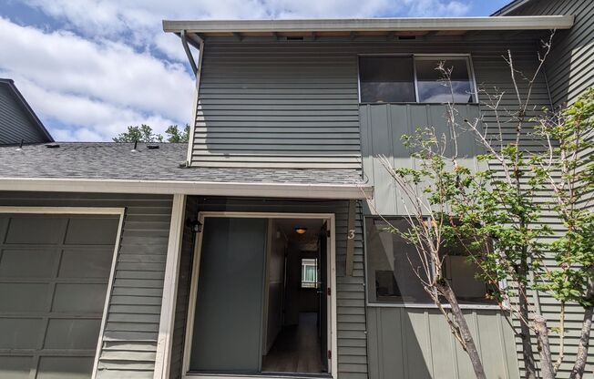3 beds, 1.5 baths, 1,500 sqft, $1,893, Unit 2712-3