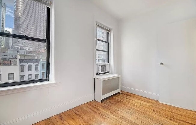 1004 2 AVE