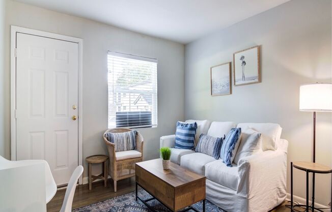 2 beds, 1 bath, 850 sqft, $1,250, Unit 00-D5