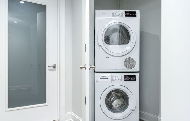 1 bed, 1 bath, 825 sqft, $1,718, Unit GL-10