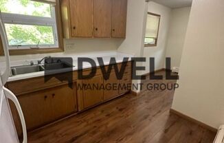 2 beds, 1 bath, $950, Unit 4