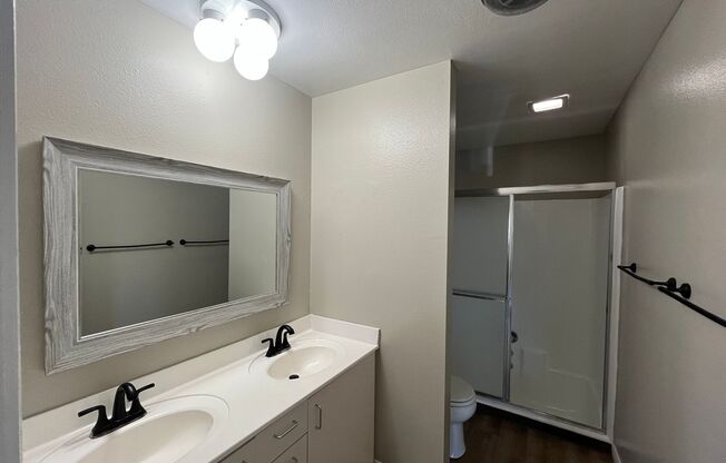 2 beds, 1 bath, 980 sqft, $2,400, Unit 055