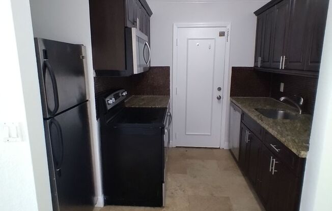 1 bed, 1 bath, 567 sqft, $1,880, Unit 25- Unit 06