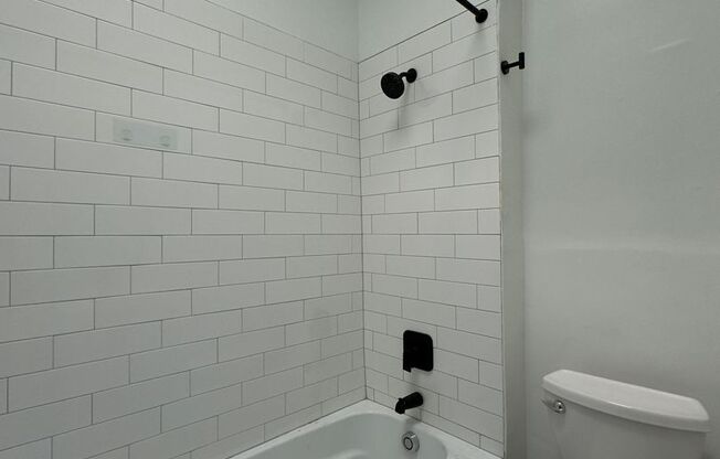 1 bed, 1 bath, $1,150, Unit Apt 7